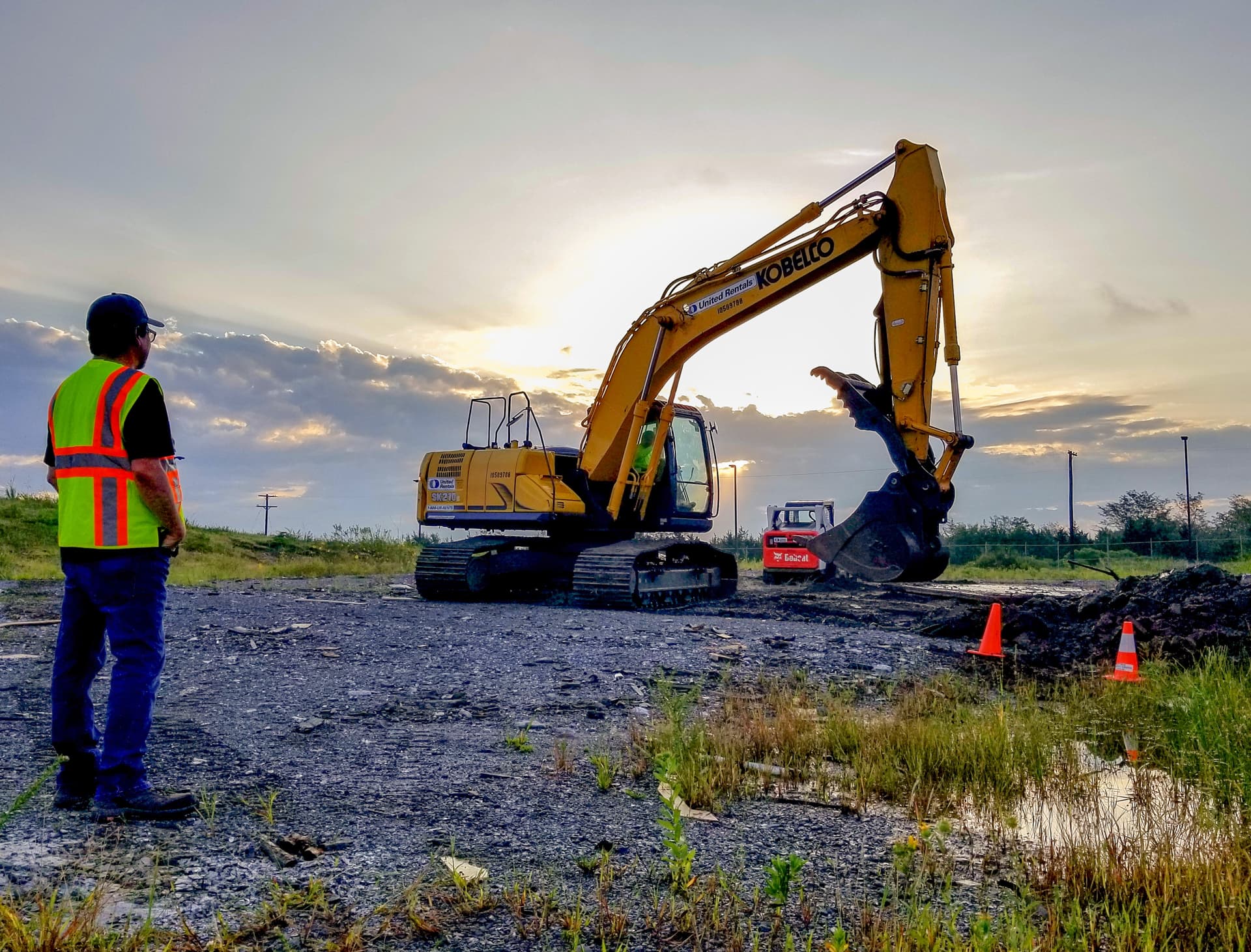 20190924_224858_1-v2-min Excavator on construction site